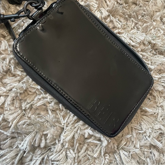 Beis convertible travel passport wallet with crossbody and wristlet strap patent - Picture 10 of 12